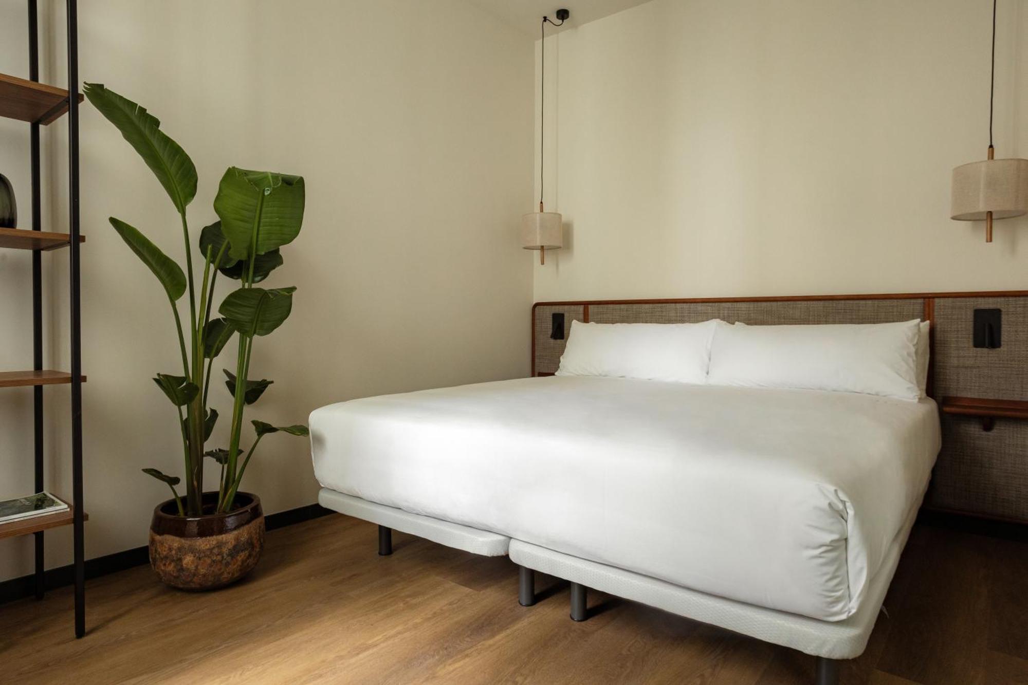 Batimont Suites & Apartments Билбао Екстериор снимка