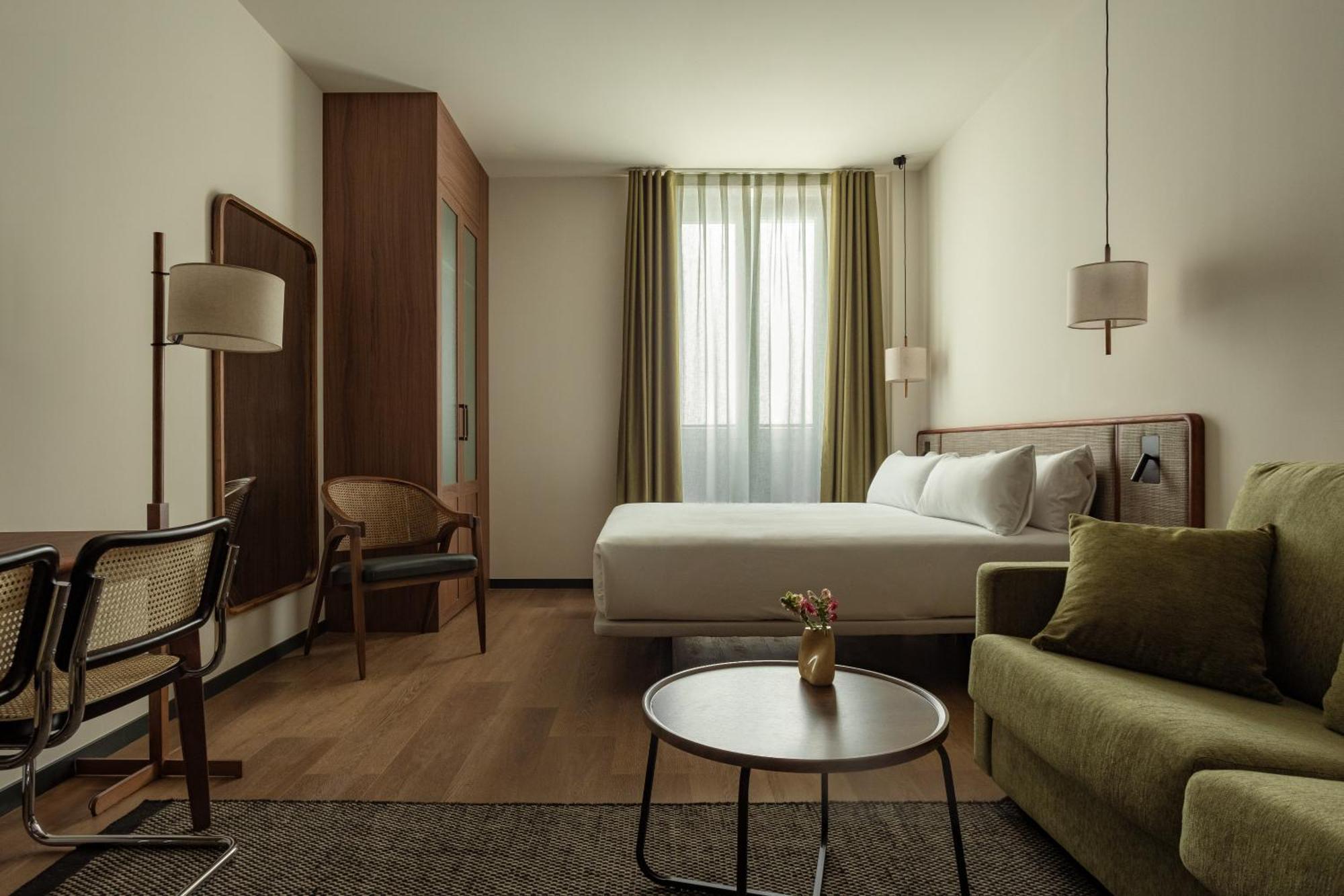 Batimont Suites & Apartments Билбао Екстериор снимка