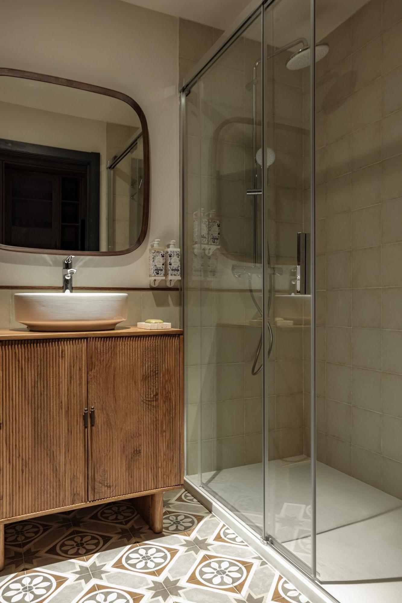 Batimont Suites & Apartments Билбао Екстериор снимка